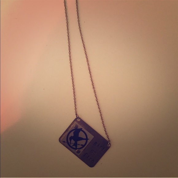 “GIRL ON FIRE” necklace - Picture 1 of 1